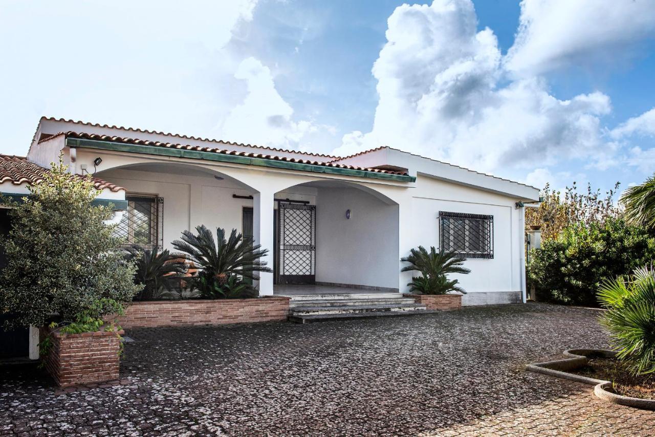 Villa Eva Crispiano Luaran gambar