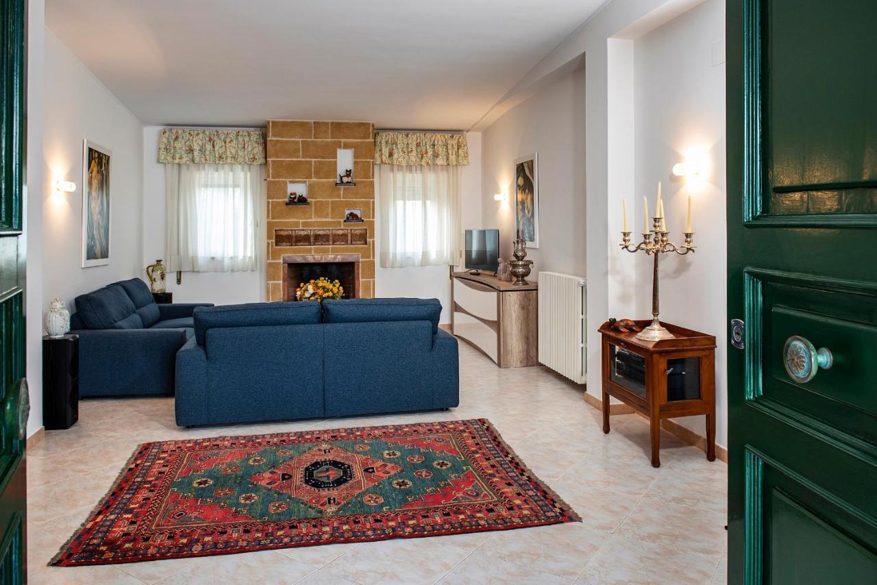 Villa Eva Crispiano Luaran gambar